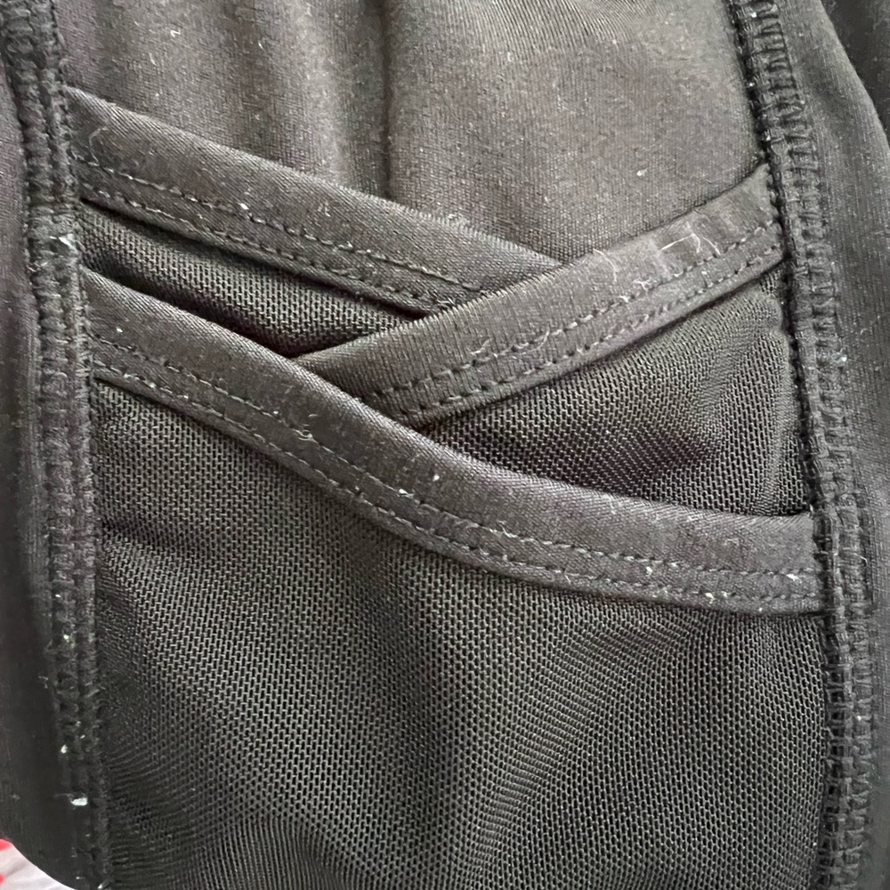 Black High-Waisted Leggings with Tapered Fit - Picture 3 of 3